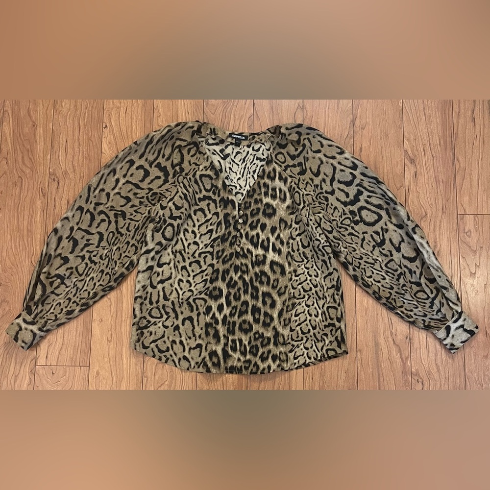 Express Small Women's Shirt Leopard Animal Print 1/4 Button Flowy Tan V-neck